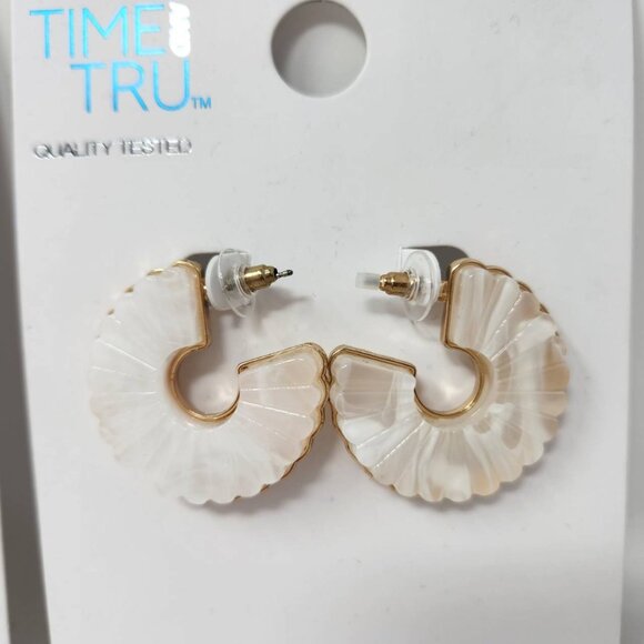 Lot of 2 Pairs Scalloped Earrings Time And Tru Hypo-Allergenic Earrings - Picture 3 of 8